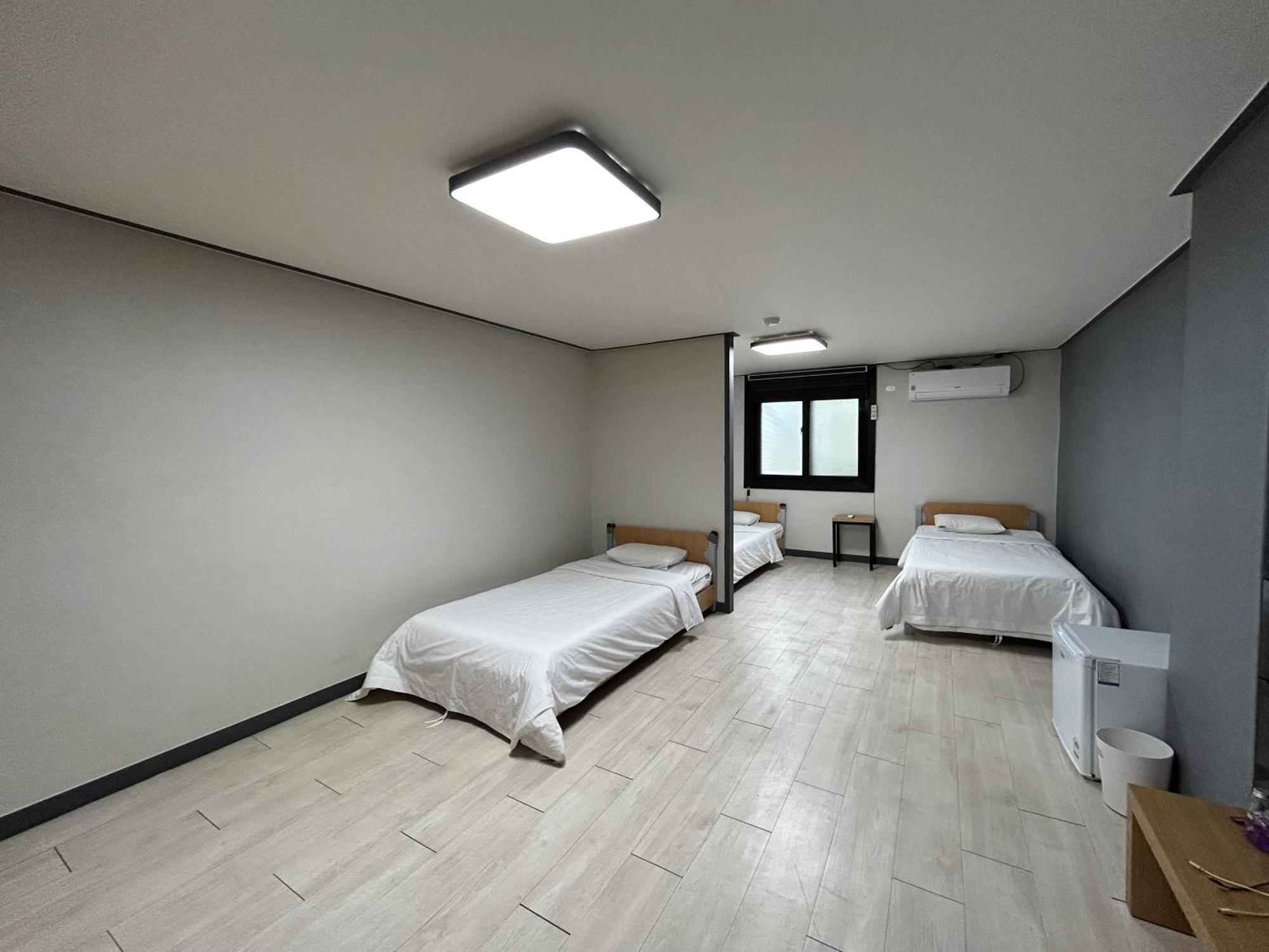Deluxe Motel Geoje Zimmer foto