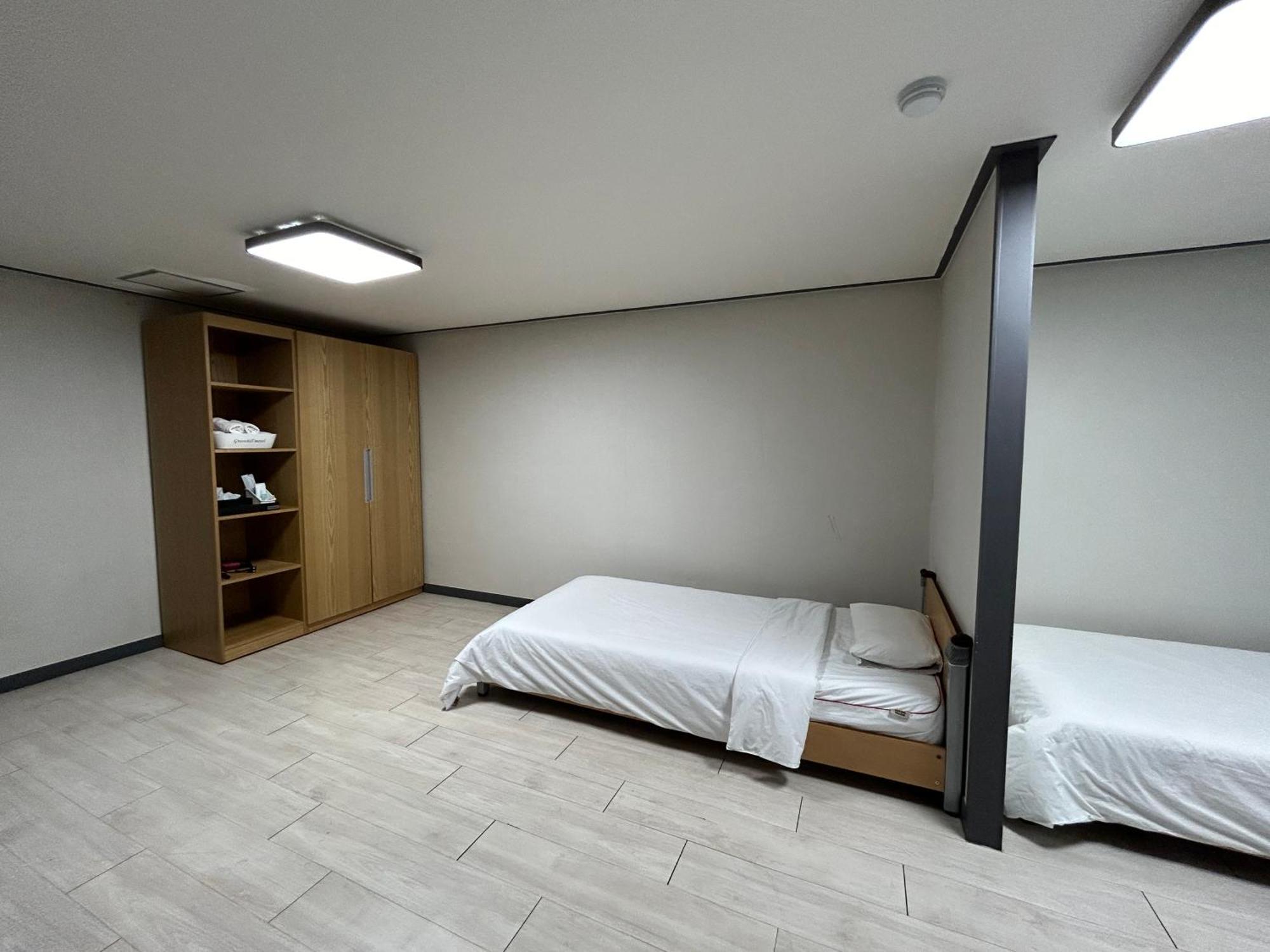 Deluxe Motel Geoje Zimmer foto