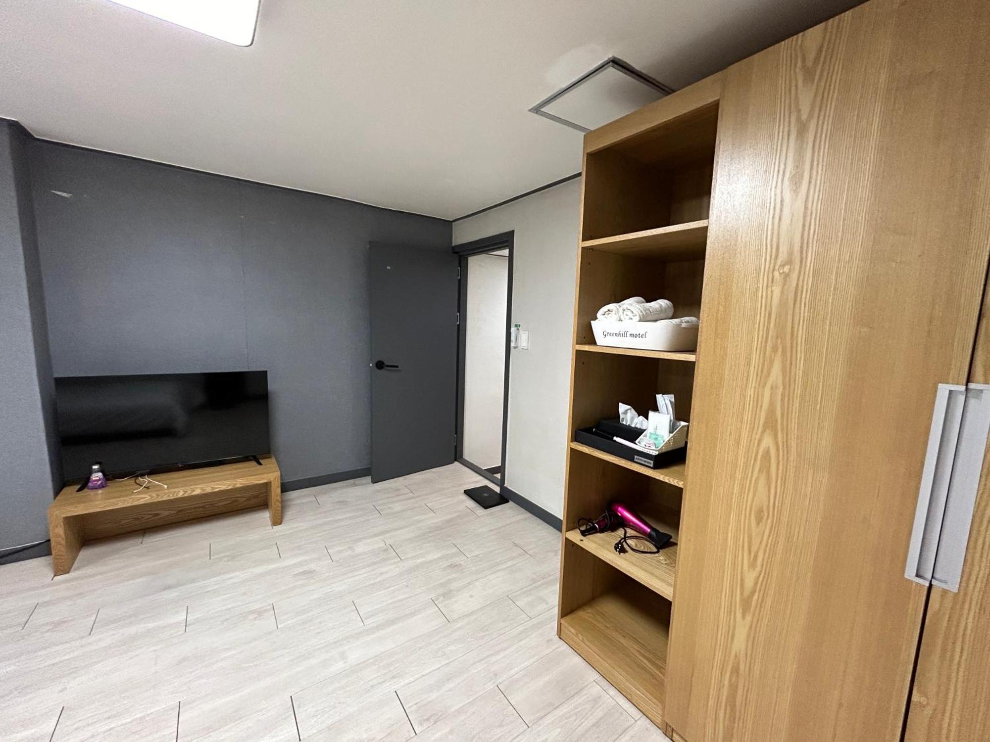 Deluxe Motel Geoje Zimmer foto